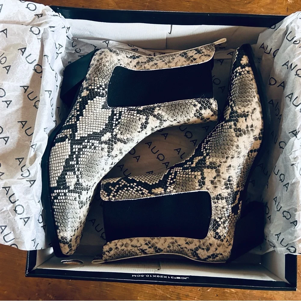 NWT AQUA Esra snakeskin pattern leather Chelsea boots. With box.